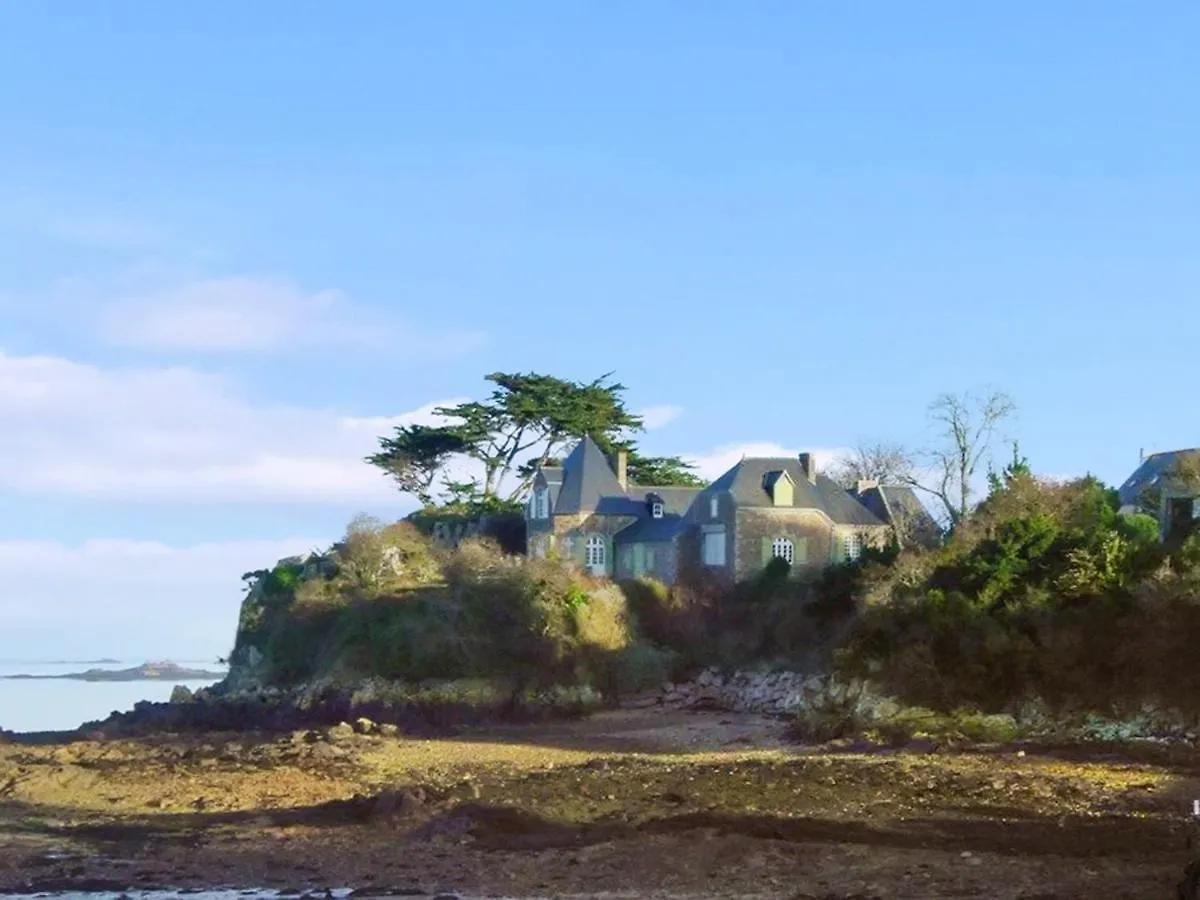 Holiday home Maison Accueillante A Plehedel Avec Jardin Et Parking Prive